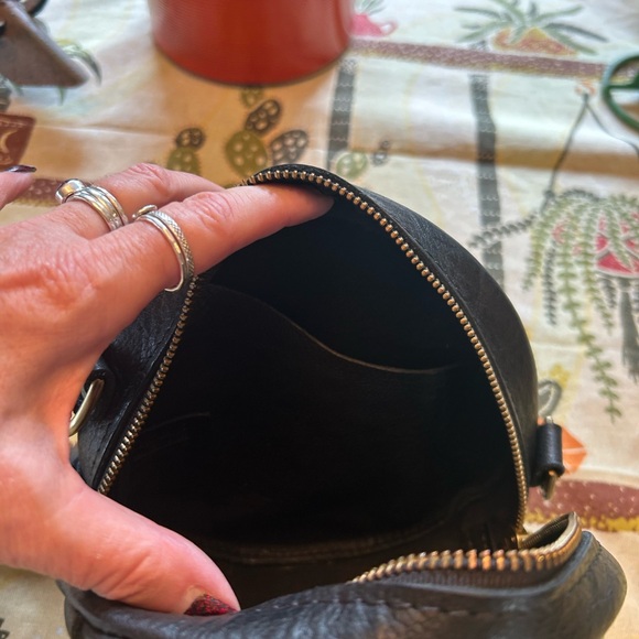 Portland Leather Goods Small Circle Crossbody Bag - Picture 4 of 8